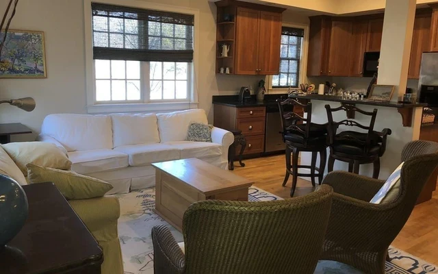 Raymond Unit B, Manchester, MA 01944 3